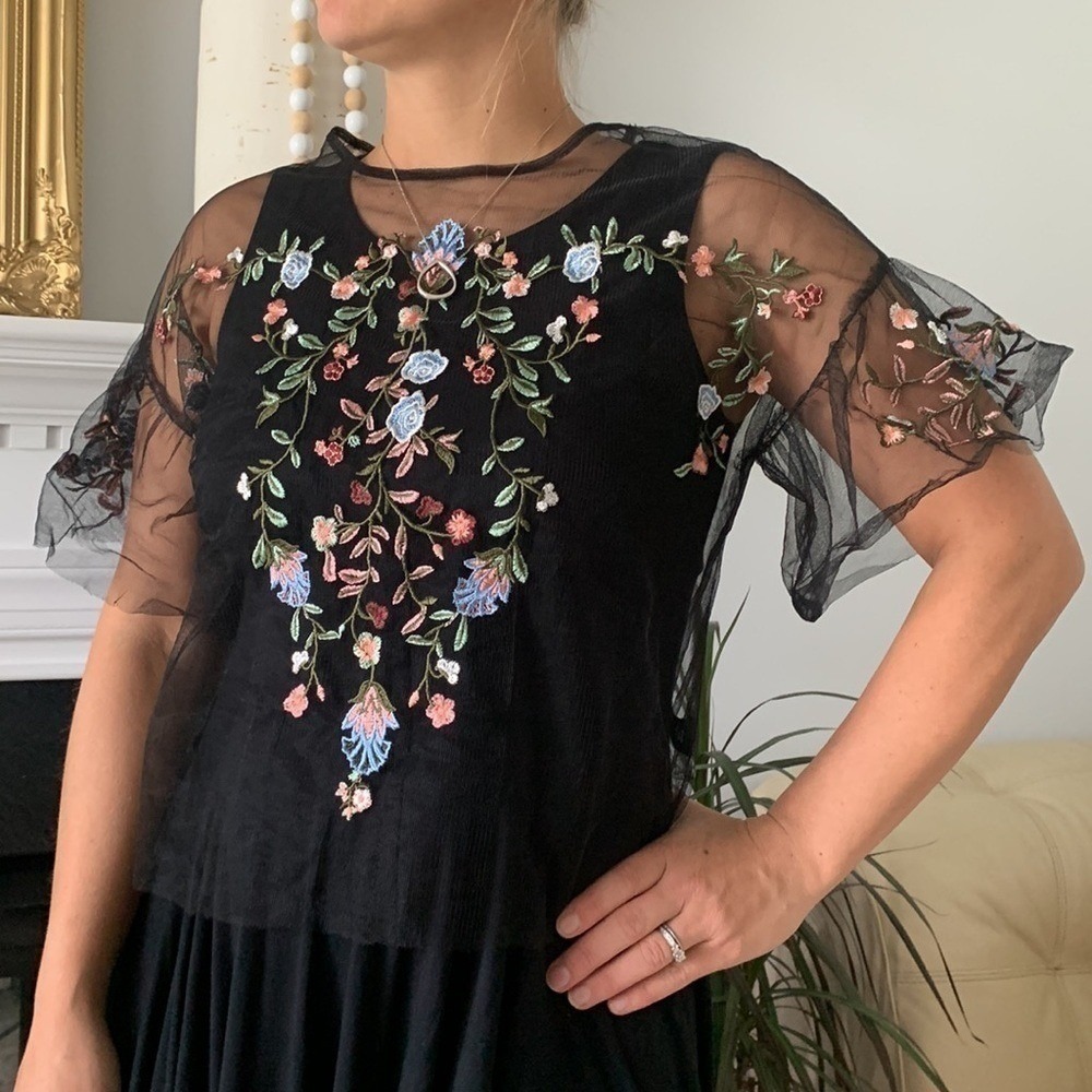 Iris Black Sheer Mesh Floral Embroidered Blouse IT9566 Short Sleeve Top M